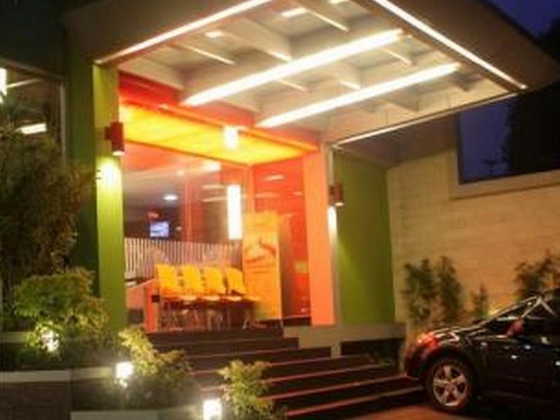 Bamboo Inn Hotel & Cafe Jakarta Exteriér fotografie